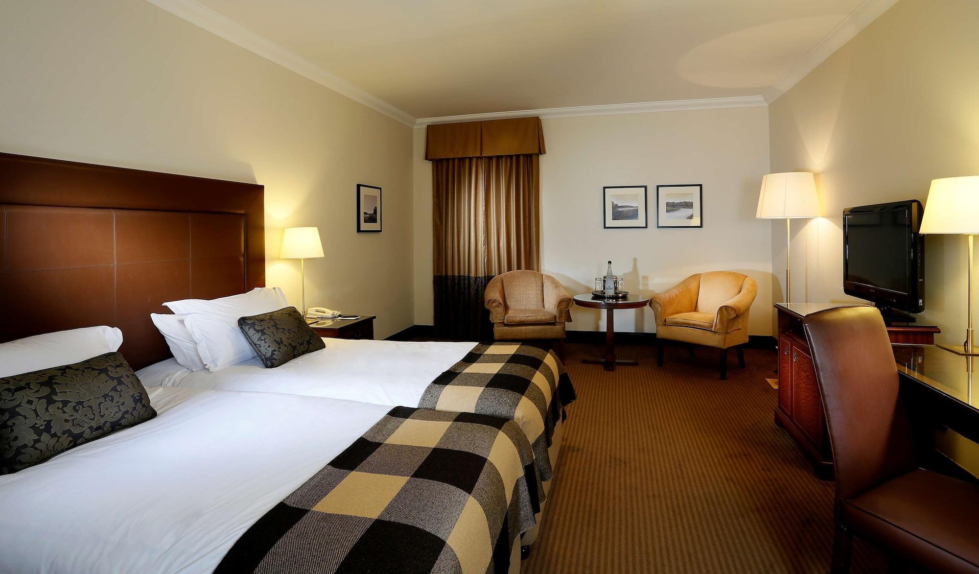 Hotel Macdonald Houstoun House